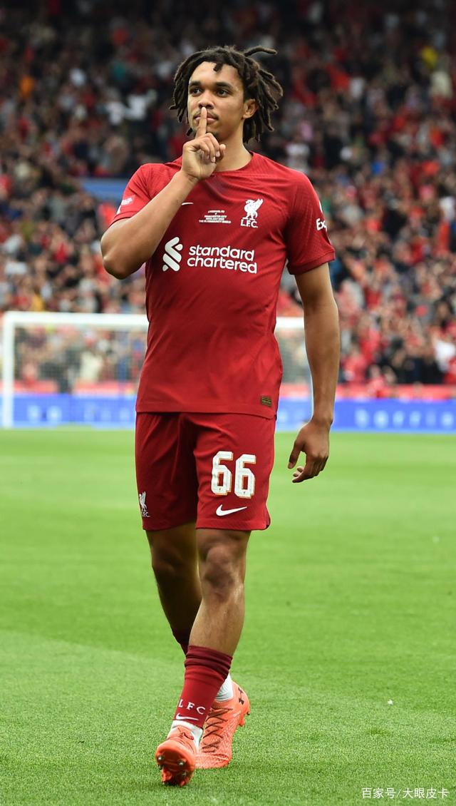 转会期里昂备战社区盾;复出首秀细节曝光;引发热议;年轻球员得到机会的简单介绍 转会期里昂备战社区盾;复出首秀细节曝光;引发热议;年轻球员得到机会的简单介绍