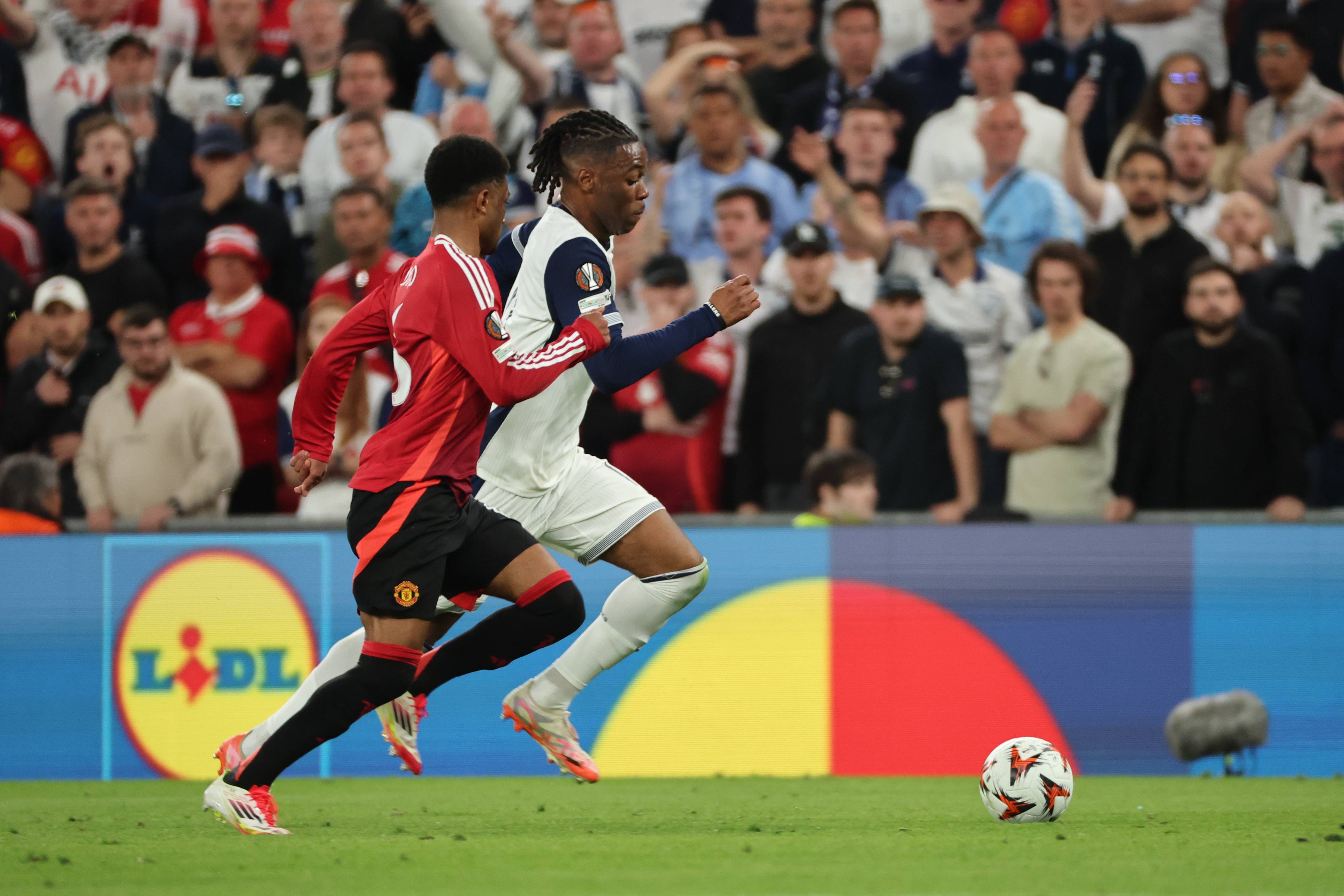 托特纳姆发布备战花絮，赛后刷新队史纪录，欧超杯任务艰巨，训练强度明显提升(贝克汉姆国家队)